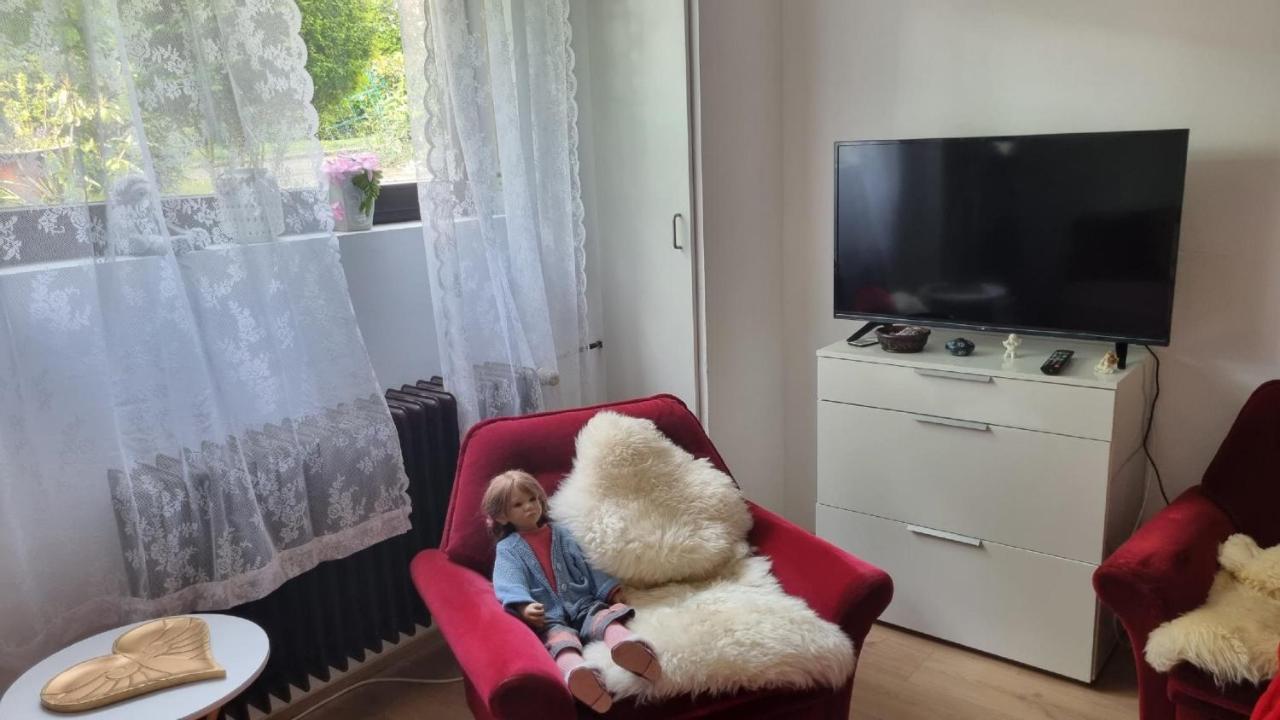 Ferienzimmer Bei Thomas - Gemuetliches Schlaf- Und Wohnzimmer Mit Modernem Bad อูล์ม ภายนอก รูปภาพ
