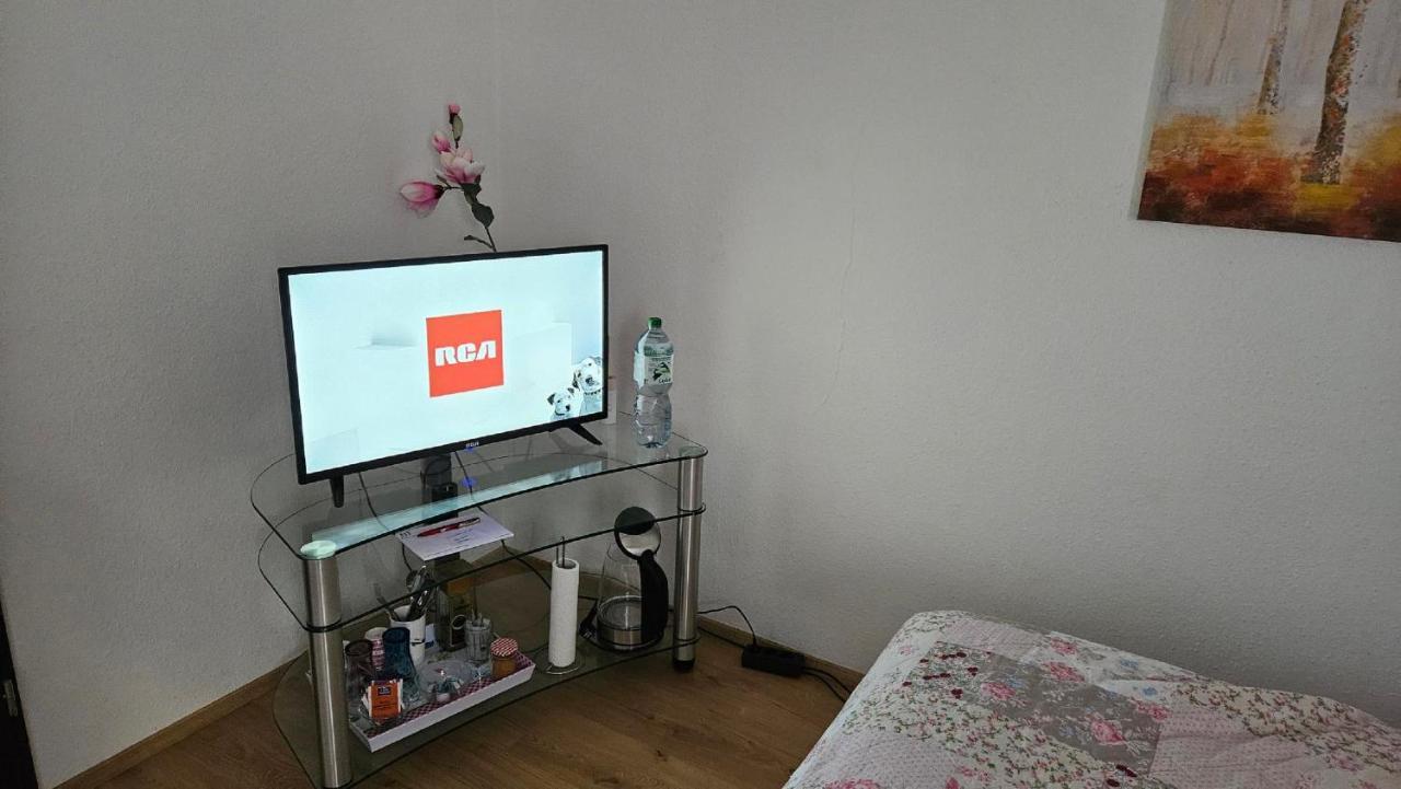 Ferienzimmer Bei Thomas - Gemuetliches Schlaf- Und Wohnzimmer Mit Modernem Bad อูล์ม ภายนอก รูปภาพ